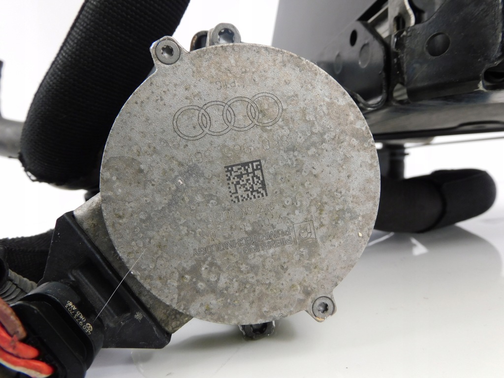 Audi a7 4g8 c7 додаткова радіатор води кермо  насос води 8k0121212b Оригінал