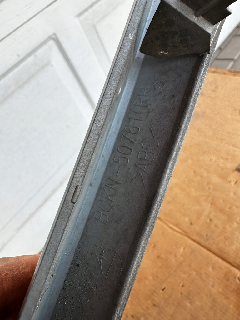 фото №9, Mazda 3 bp 2019- хром чёрный правый dekor решётка bardzo хороший sprysk