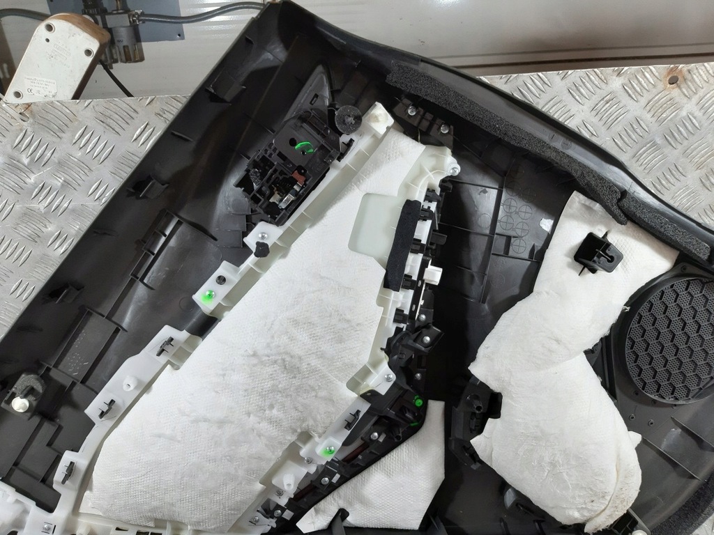 фото №15, Обшивка оббивка двері правий задня mazda cx3 d10e-68531