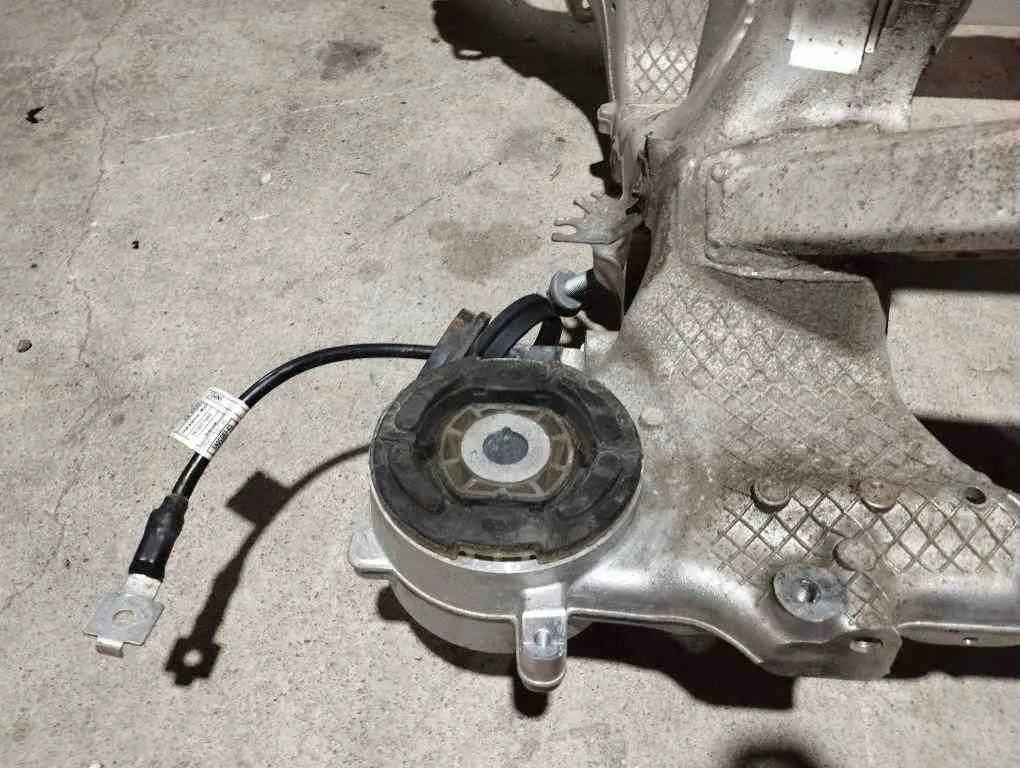 Підрамник задні bmw ix i20 24645511 electric 2022 в Україні