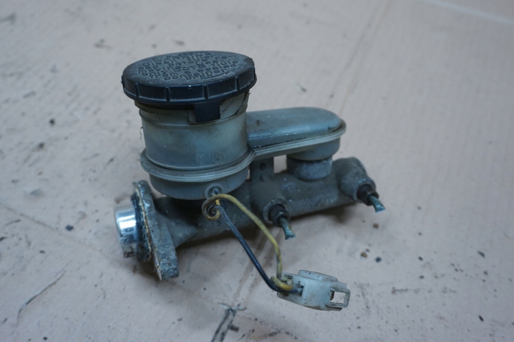 фото №1, Isuzu trooper насос тормозная 2,6b 83-91r