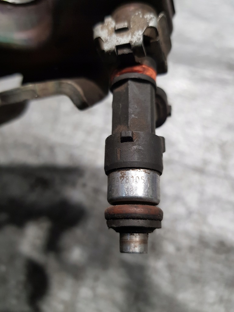 фото №10, Nissan micra k12 1.2 молдинг впрыскная форсунки 0280158013