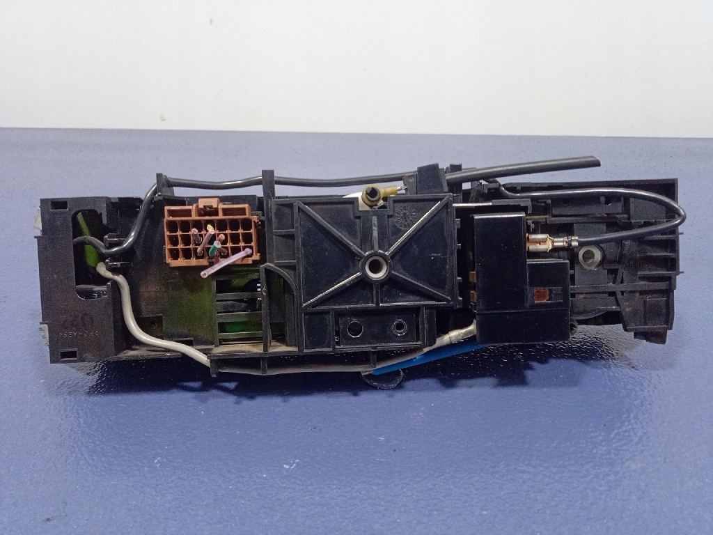 фото №5, Mercedes vito w638 переключатель кондиционера обдув a0008306185