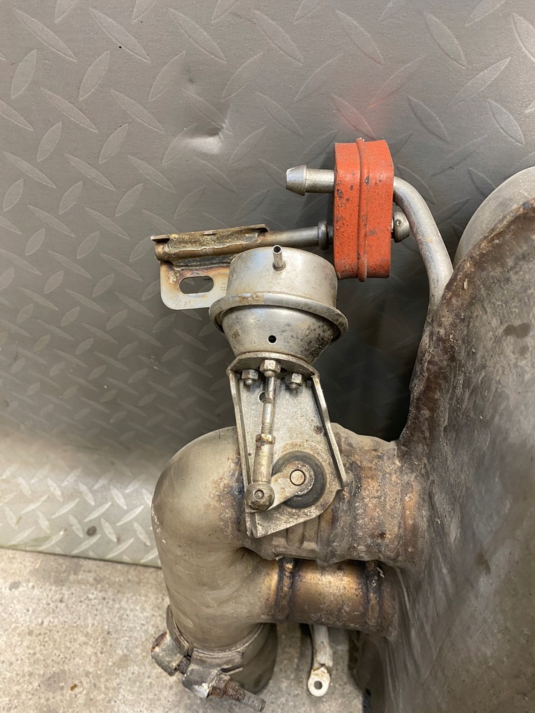 фото №8, Гасник вихлоп кришка клапан aston martin db9 5.9 6.0 v12