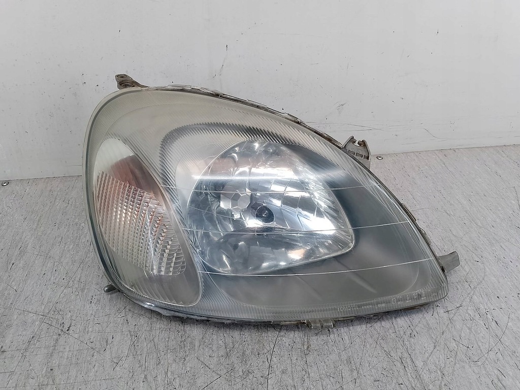 фото №1, Лампа перед права toyota yaris i 52-002