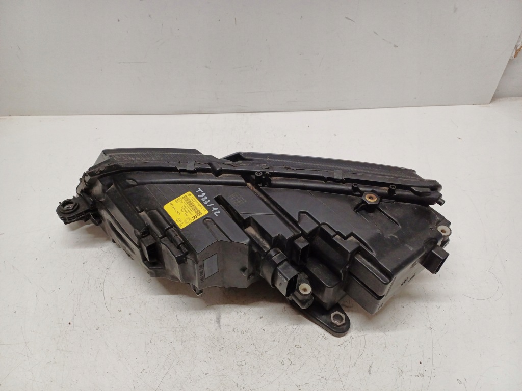 Skoda octavia 3 3 рестайлінг  16- фара права перед led 5e1941016f Зі Шроту