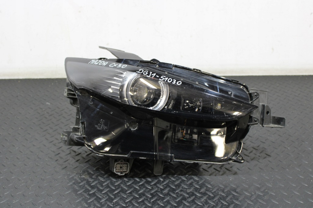 Купити Фара led праві перед mazda cx30 dgj1-51030