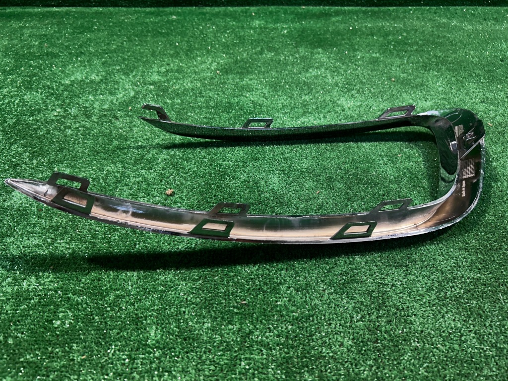 Mercedes v-klasa w447 рестайлінг  19- молдинг хром ґрати лівий перед a4478857000 Доставка