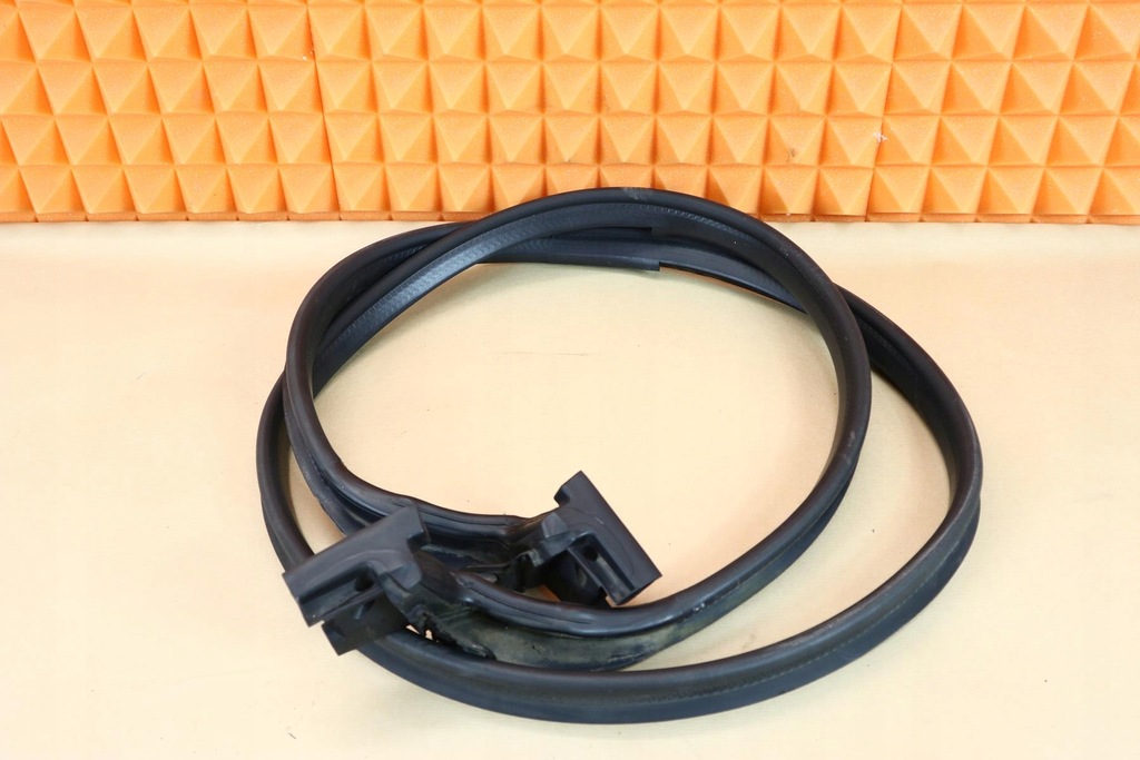 фото №1, Mercedes slk r171 прокладка багажника крышки