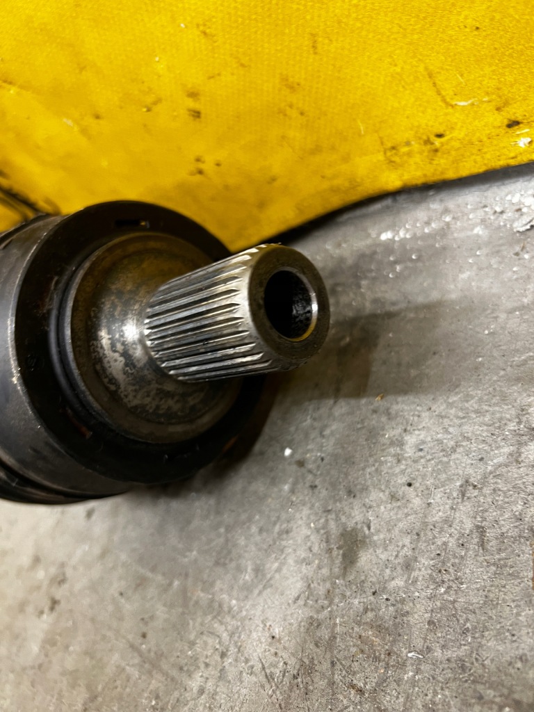 Приводной вал перед передняя правая  правый  infiniti q30 mercedes a w176 1.5 дизель с Разборки