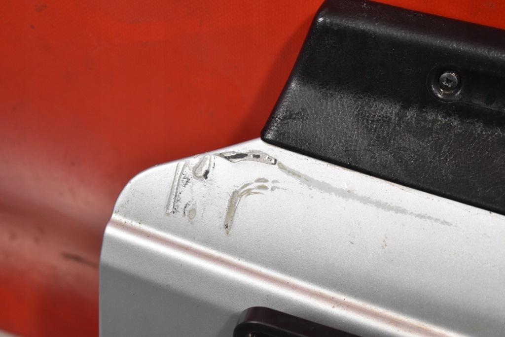 фото №9, Крышка багажника багажника задняя задняя нижняя часть серебристая land rover discovery 3 iii