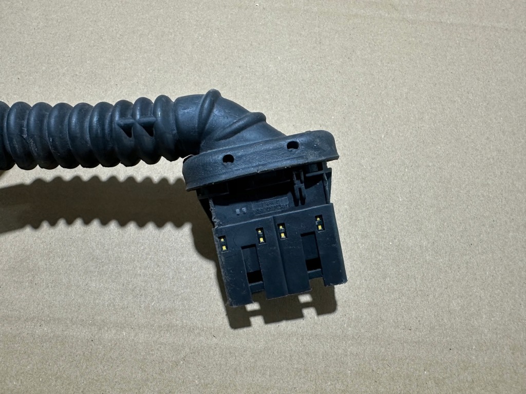 фото №2, Ford kuga mk1 штекер двері перед 3m5t-14a624-rpd