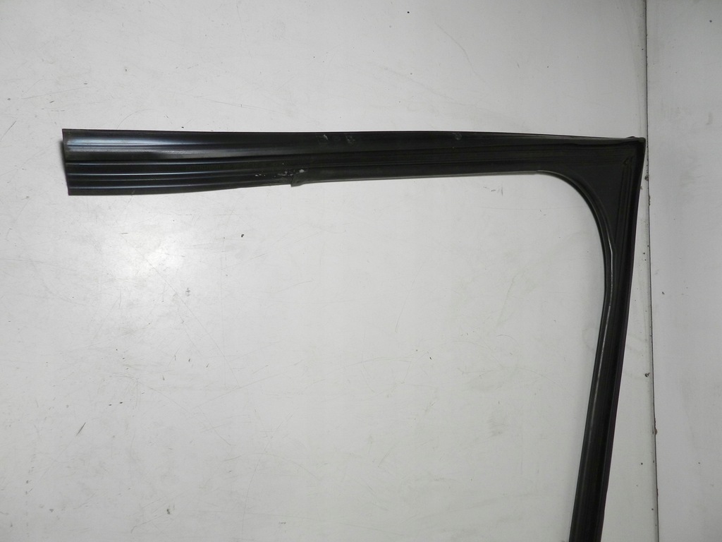 фото №7, Peugeot 3008 i 09-16 рамка прокладка резиновый элемент стекло дверь левый перед