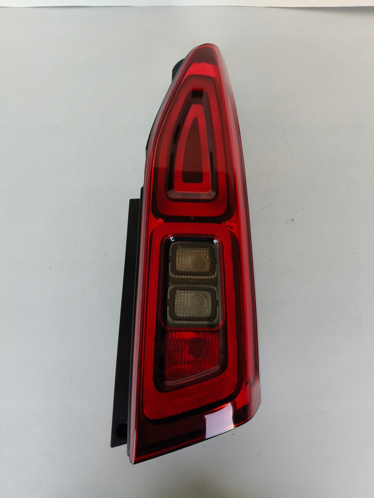 фото №1, Лампа правая задняя citroen berlingo iv opel combo e 18- led pod крышка