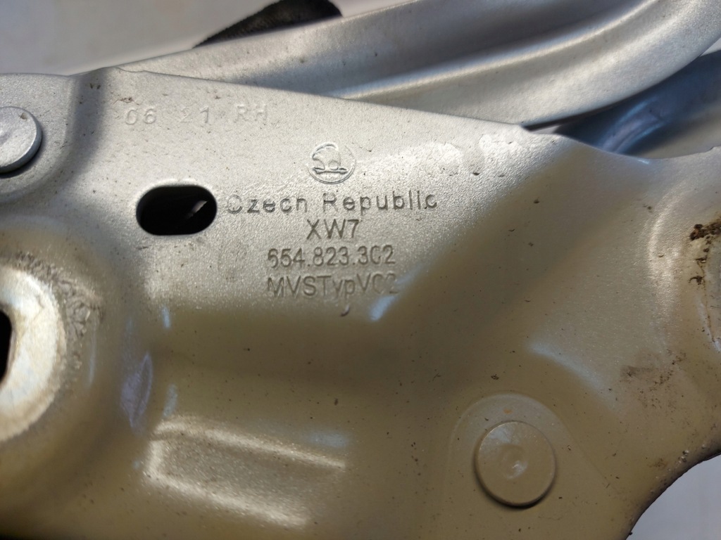 фото №5, Skoda kamiq 658 петля капот правый левый 654823302