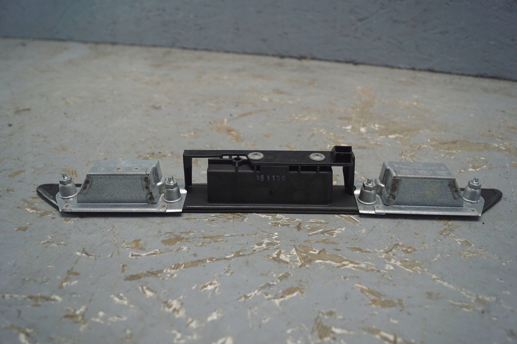 фото №8, Audi a3 8p накладка крышки задняя 8p0827574 b277