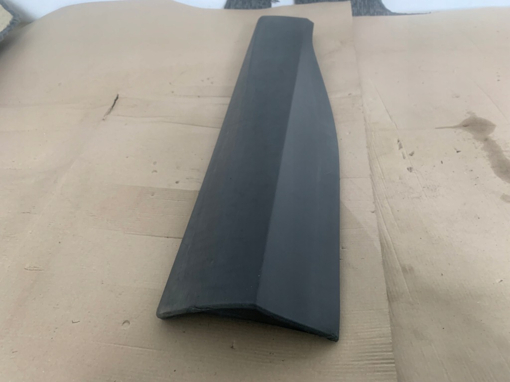 фото №3, Ford mustang mach-e rwd 75.7kwh молдинг накладка дверь правый задняя оригинал