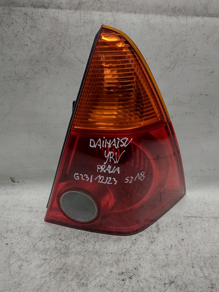 фото №1, Лампа права задня daihatsu yrv