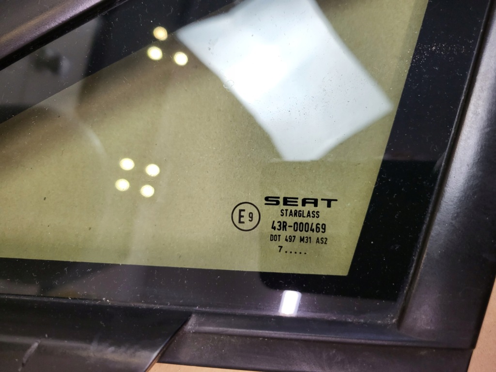 Стекло кузовная as2 правая перед seat leon 2 43r-000469 оригинальный номер Киев