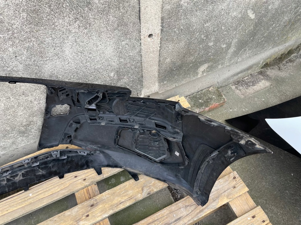 Бампер перед передній audi a3 8y0 2020- + решітка Зі Шроту