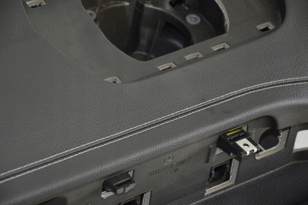 фото №8, Mercedes консоль приборная панель приборная панель кожа серая nić eqb x243 243