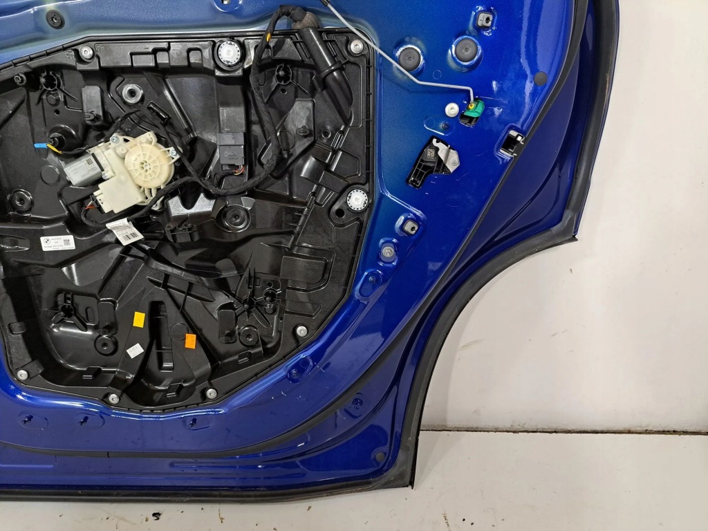 Двері задні задній сторона права bmw xm 9850992 Оригінал