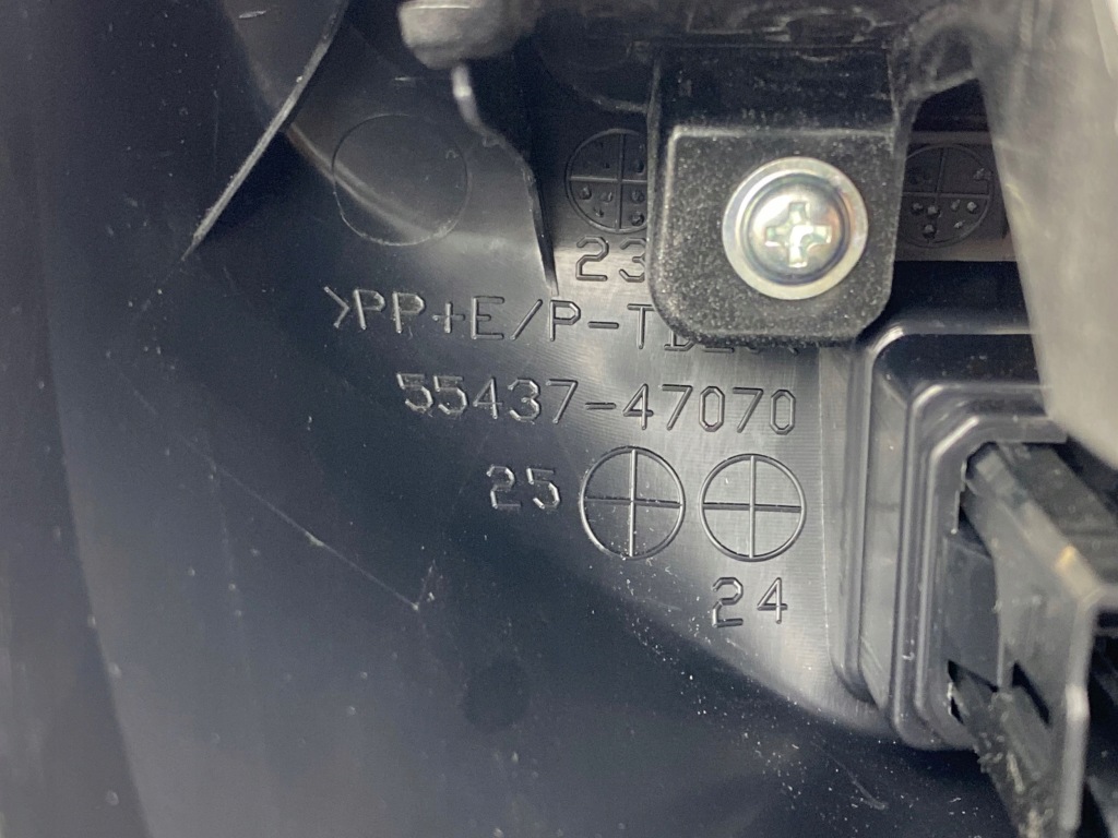 2023 toyota prius xw60 бічна решітка обдув панелі приладової панелі 5543747070 Зі Шроту