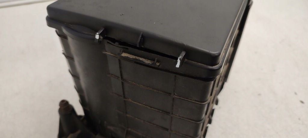 фото №9, Корпус основа акумулятор vw touran 1,9 tdi