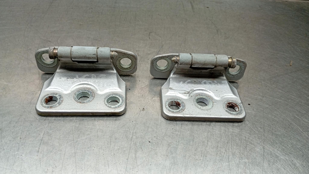 фото №1, Петлі борти кришки багажника volvo xc90 i 30634334/35