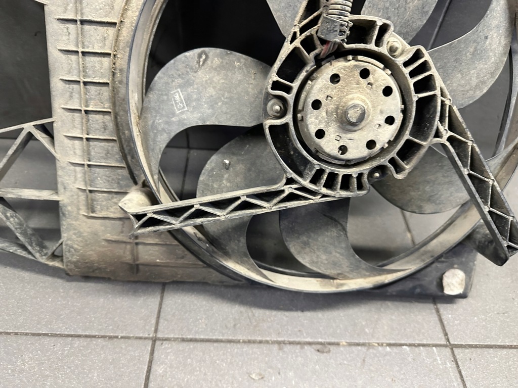 фото №11, Вентилятор радиатора корпус vw golf iv 1j0121207d