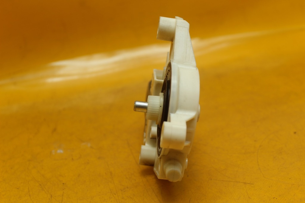 фото №7, Моторчик стекло левый перед mercedes w222 a1669060301 0130822755