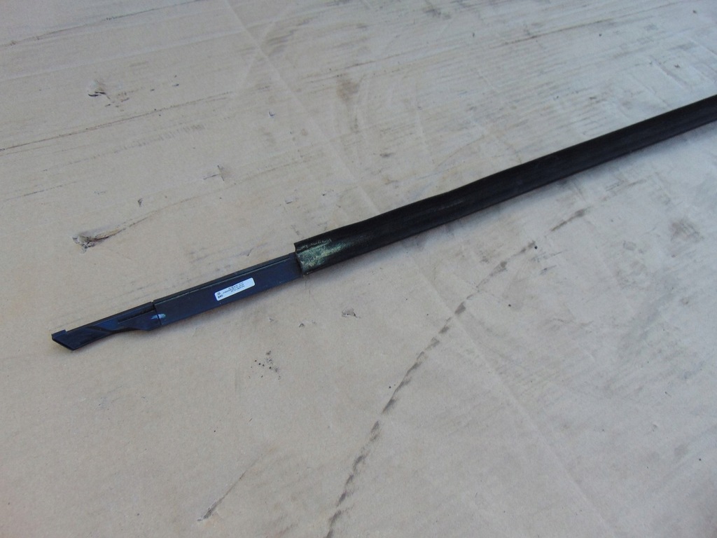 фото №9, Молдинг ущільнювач лівий перед audi a6 c8