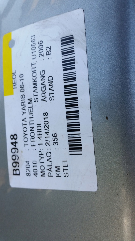 Toyota yaris капот 2 Оригинал