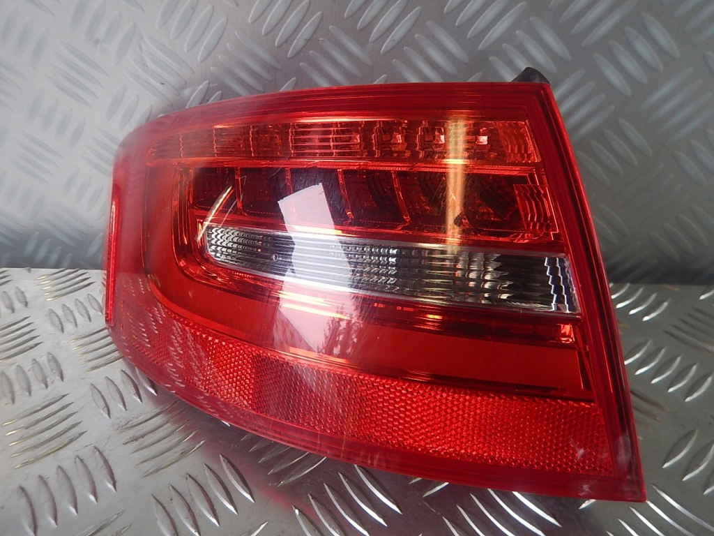Купити Audi a4 b8 рестайлінг  універсал ліва фара led задній
