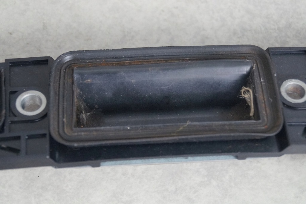 фото №5, Накладка микровыключатель крышки фонари vw jetta v 05-11