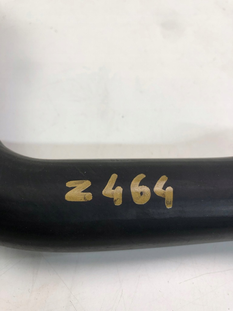 Toyota auris 1.8 гібрид патрубок труба води 16571-0t260 Ціна