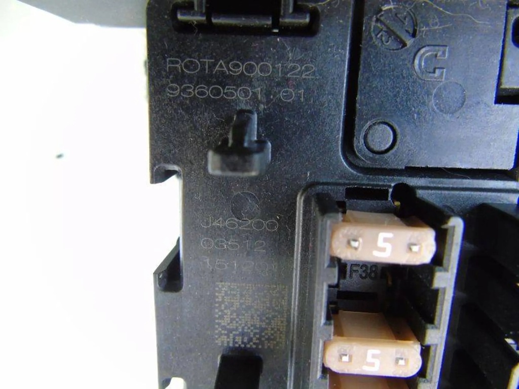 фото №3, Bmw i3 l01 коробка предохранителей rota900122