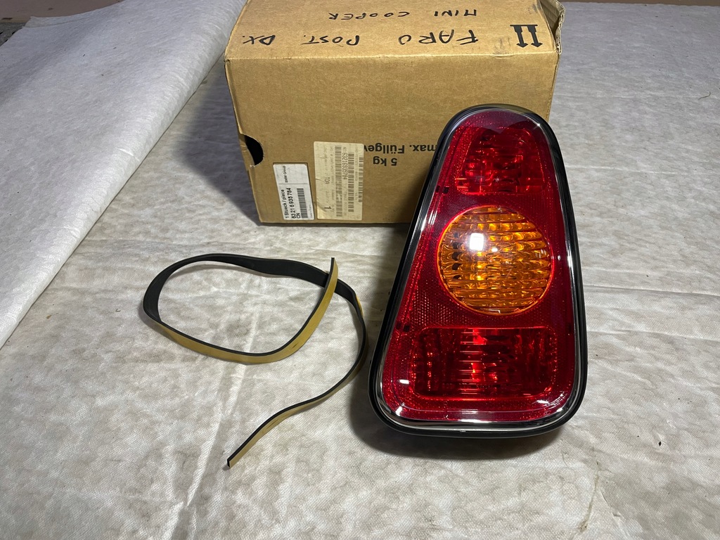 фото №1, Nowa оригинальная лампа задняя mini cooper r50 r53 one d s works правая rh задняя