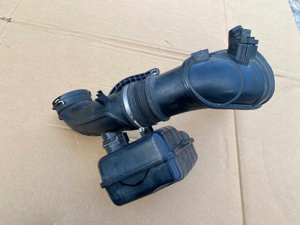 фото №9, Bmw f10 f11 труба повітрозабірник шланг резонатор повітря датчик 8512249 оригінал