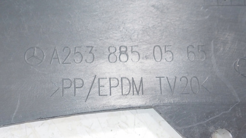 фото №9, Mercedes glc x253 спойлер накладка бампера перед a2538850565