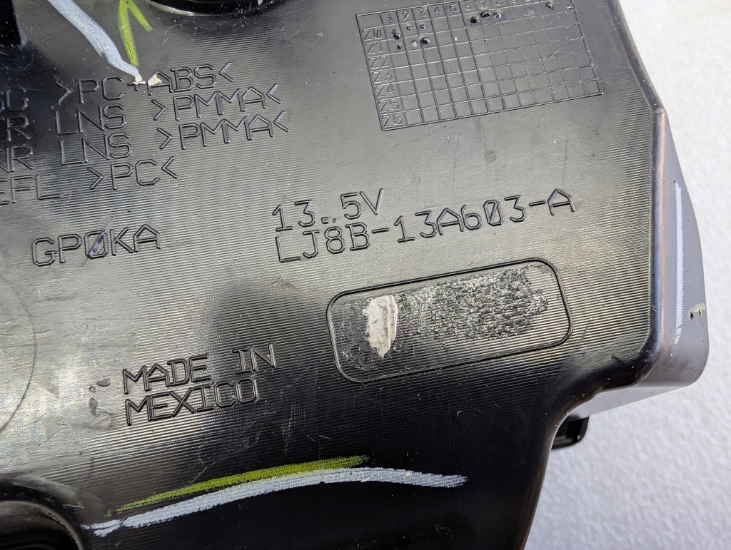 Фара ліва задній w кришці  ford mustang mach-e lj8b-13a603-a Ціна