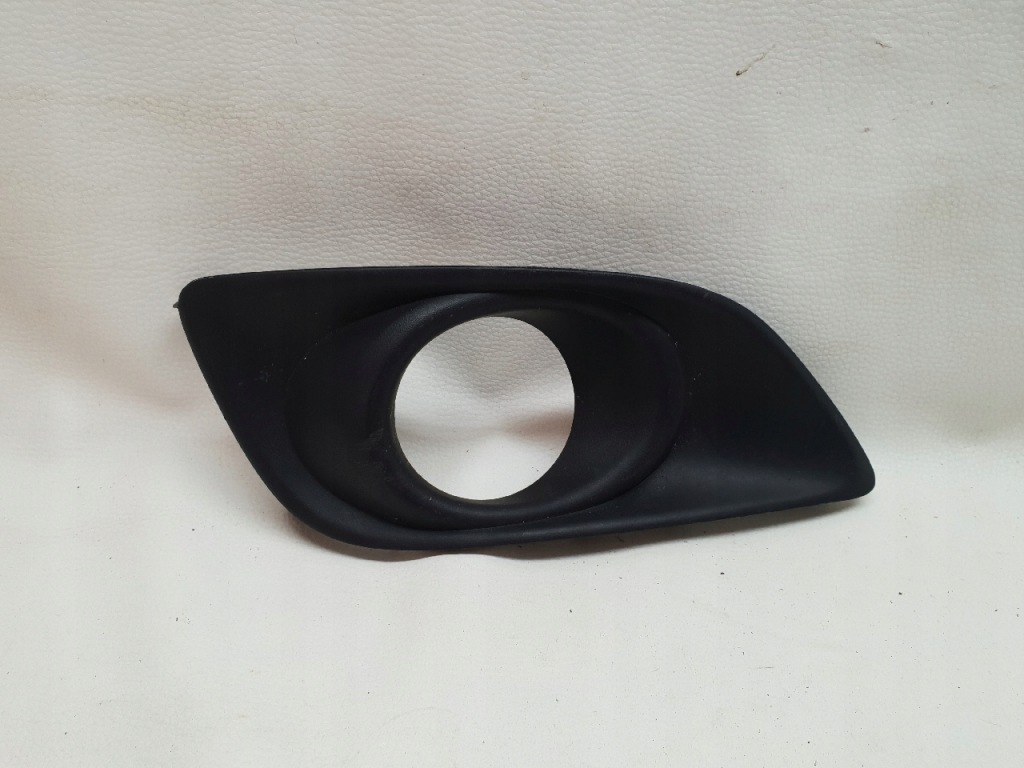 фото №1, Toyota avensis ii t25 lift решётка w бампер перед