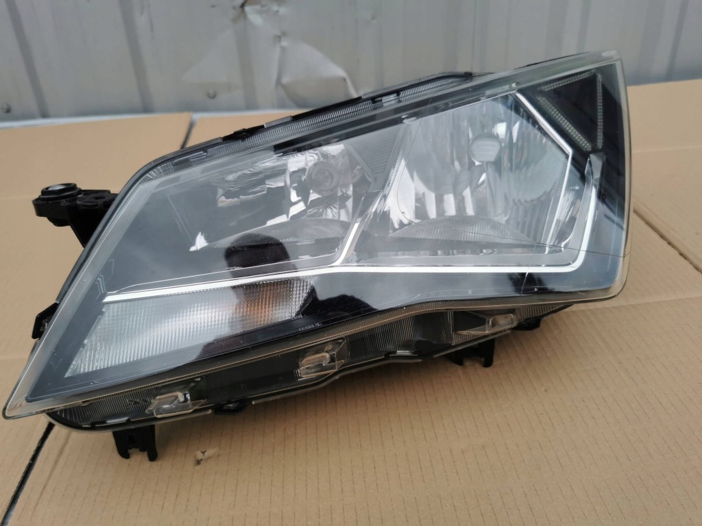 Seat ateca 575 576941005a фара передняя левая обычная led европа с Разборки