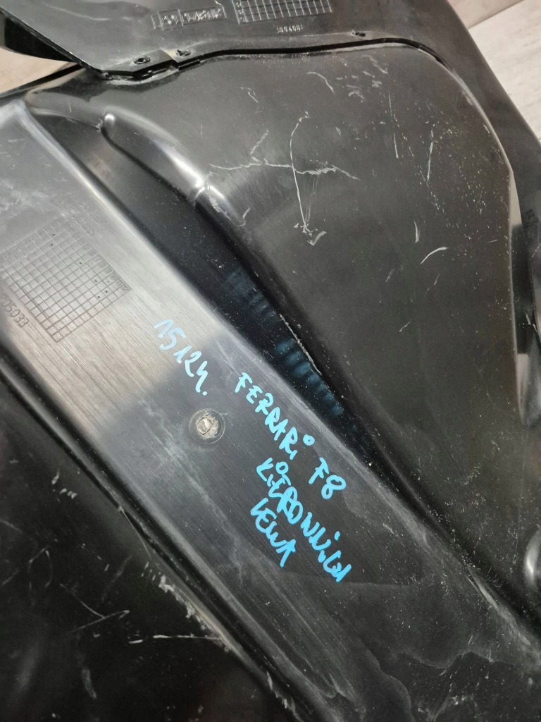 15124. ferrari f8 руль воздуха левая 862162 в Украине