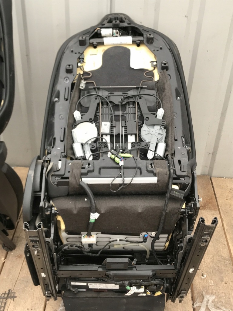 Tesla model x сидіння пасажира правий в Україні