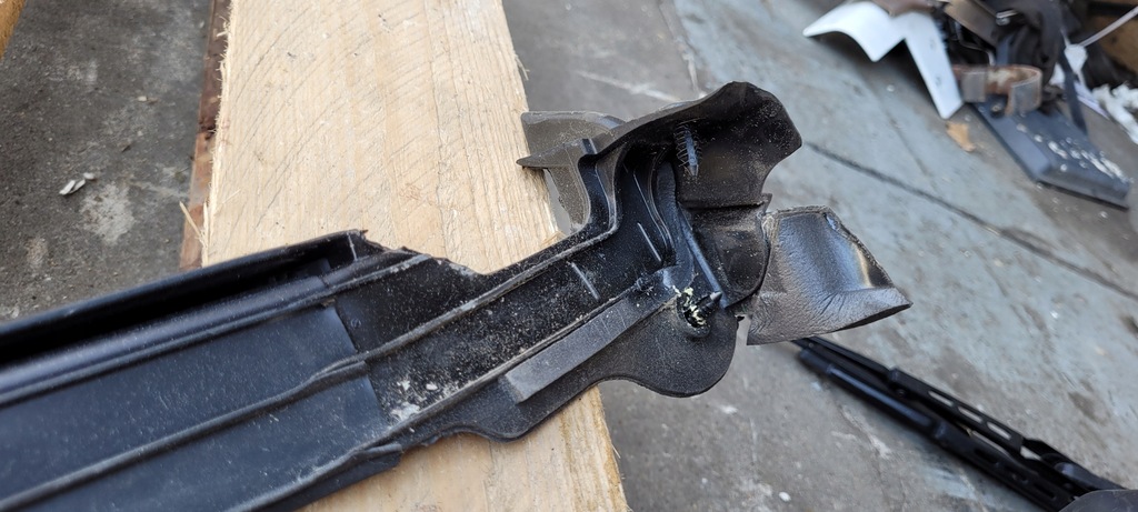 фото №10, Jeep wrangler jk прокладка скло нижня перед гумовий елемент