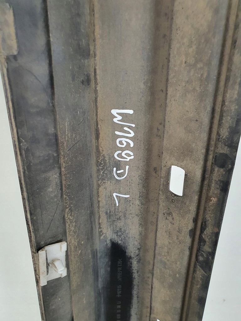Накладка накладка порога  ліва mercedes w169 3d Недорого