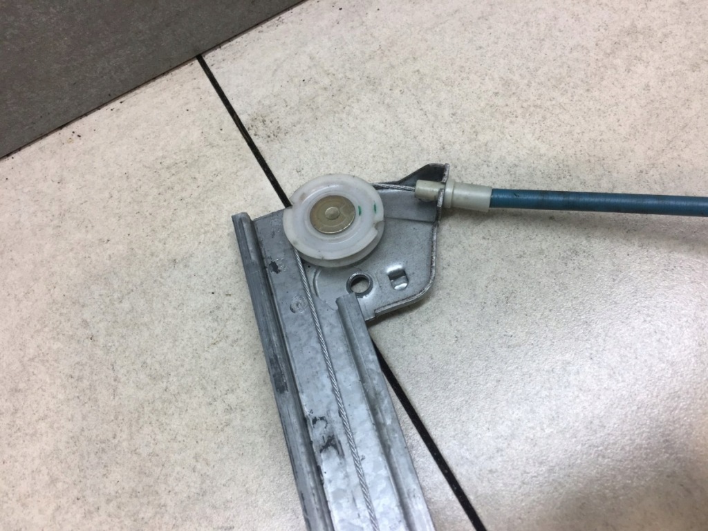 Купить Подъемник стекло правый перед 307 9634457480