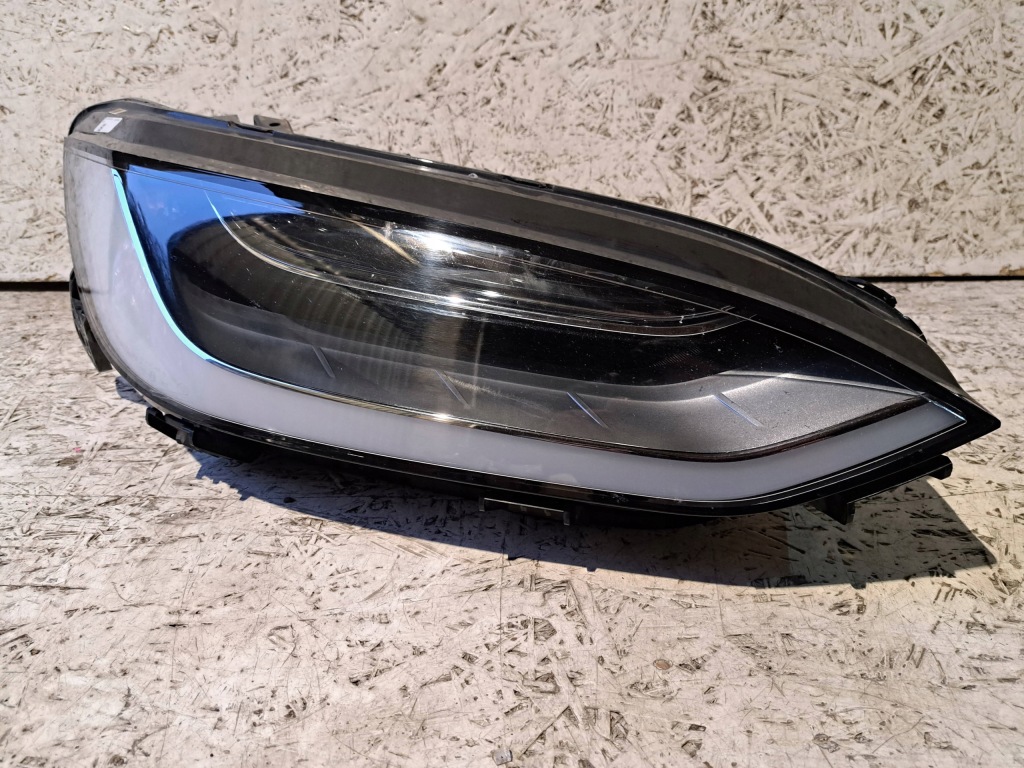 Купити Tesla x 1034319-01-c лампа правий перед
