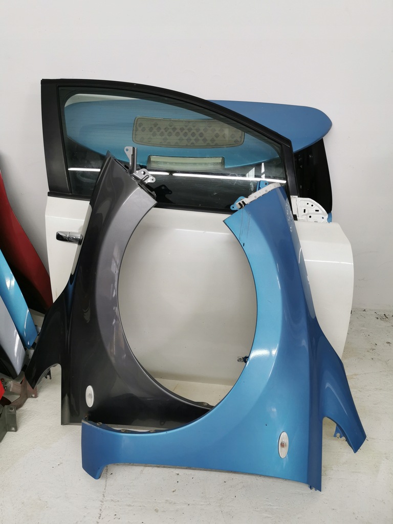 фото №9, Лампа задняя, капот, балка бампера nissan leaf